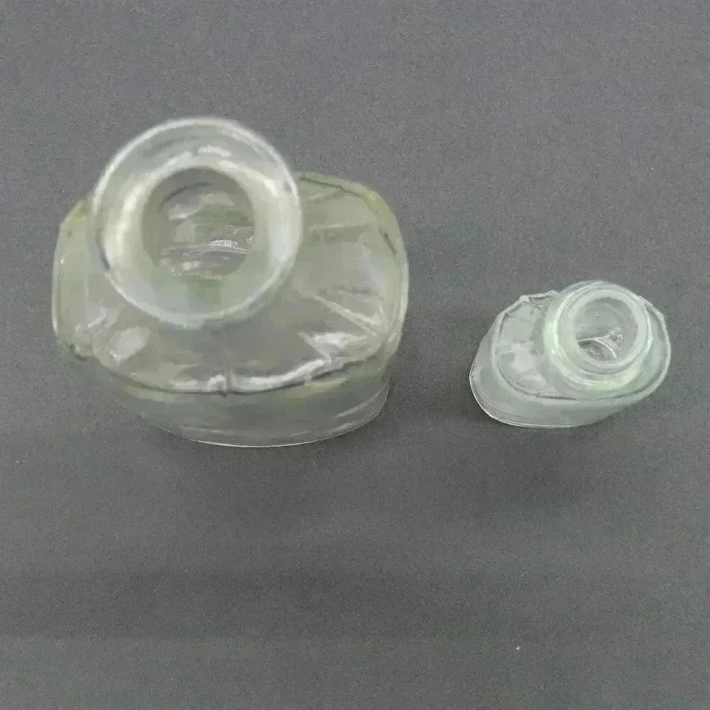 Vintage Set of 2 glass bottles - Picture 4 of 6